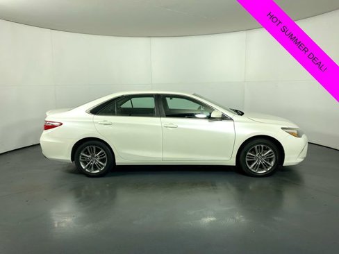 Used 2017 Toyota Camry SE image 36