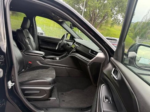 Used 2023 Jeep Grand Cherokee Altitude image 27