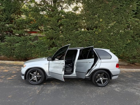 Used 2004 BMW X5 4.8is image 9