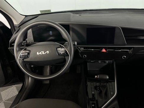Used 2023 Kia Niro LX image 14