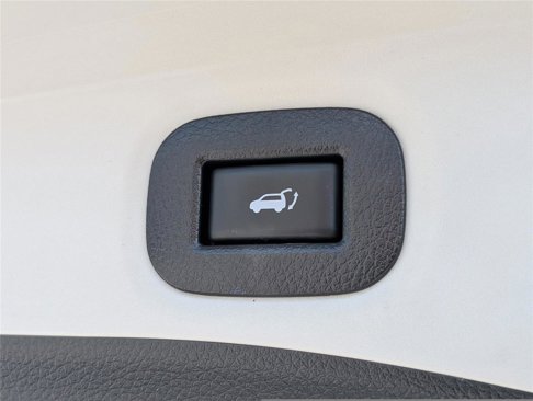 Used 2017 Nissan Rogue SV w/ SV Premium Package image 14