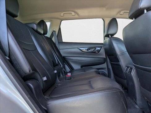 Used 2019 Nissan Rogue SL image 19
