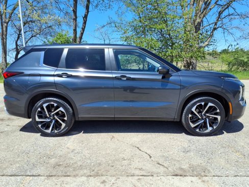 Used 2024 Mitsubishi Outlander SE Black Edition image 9