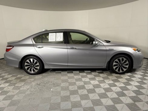 Used 2017 Honda Accord EX-L image 9