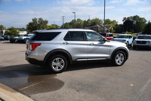 Used 2023 Ford Explorer XLT w/ Equipment Group 202A image 7