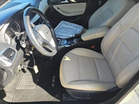 Used 2018 INFINITI QX30 Premium w/ Navigation Package image 4