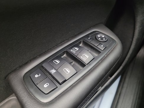 Used 2015 Chrysler 200 Limited w/ Convenience Group image 27