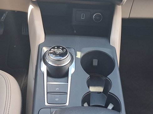 Used 2020 Ford Escape Titanium image 19