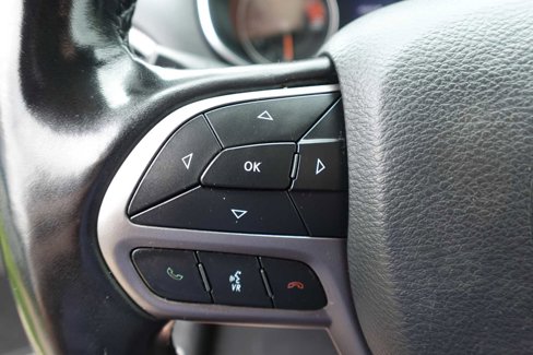 Used 2020 Jeep Cherokee Limited image 16