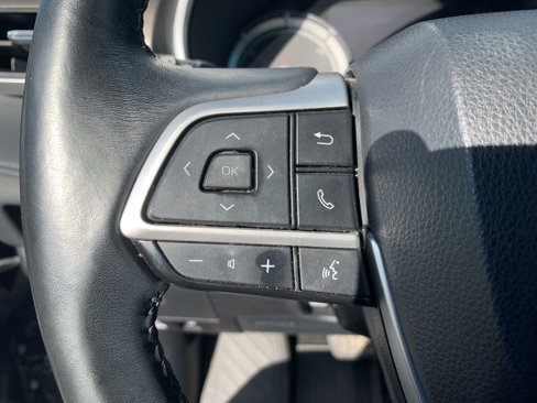 Used 2022 Toyota Highlander XLE image 29