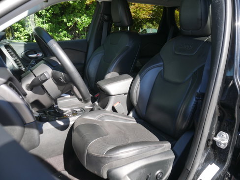 Used 2019 Jeep Cherokee Limited w/ Luxury Group image 37