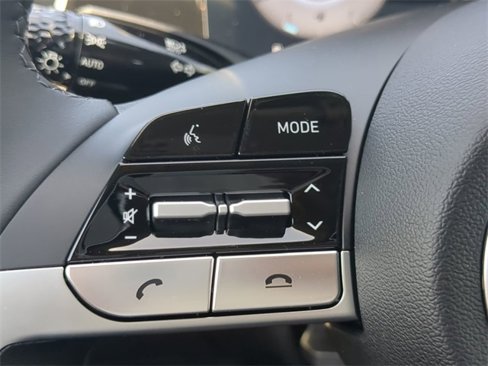 Used 2023 Hyundai Elantra Limited w/ Preferred Accessory Package image 24