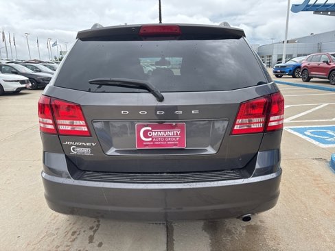 Used 2019 Dodge Journey SE image 4