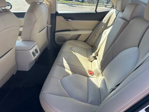 Used 2020 Toyota Camry XLE image 22