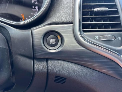 Certified 2021 Jeep Grand Cherokee Laredo image 25