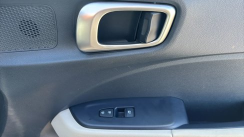 Used 2020 Hyundai Venue image 39