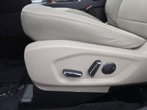 Used 2018 Ford Explorer XLT image 28