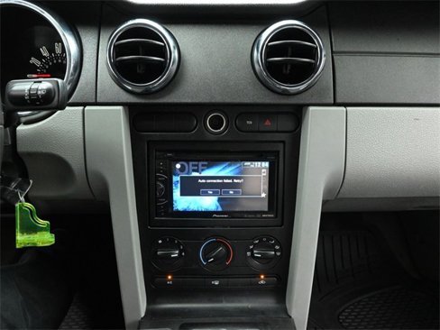 Used 2009 Ford Mustang Convertible image 18