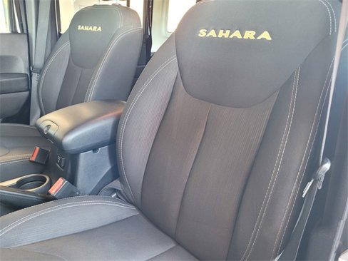 Used 2015 Jeep Wrangler Unlimited Sahara w/ Connectivity Group image 20
