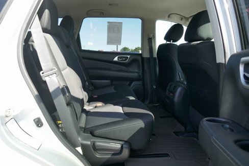 Used 2019 Nissan Pathfinder SV image 16