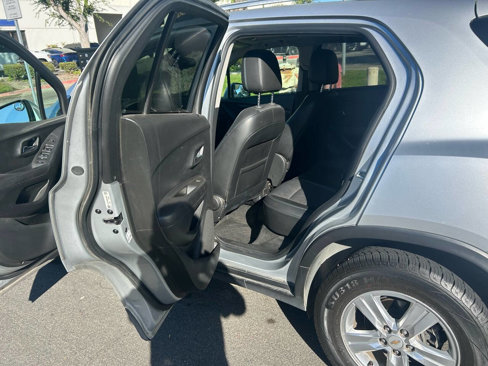 Used 2016 Chevrolet Trax LT w/ LT Sun and Sound Package image 8
