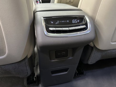 Used 2023 Cadillac XT6 Premium Luxury image 25