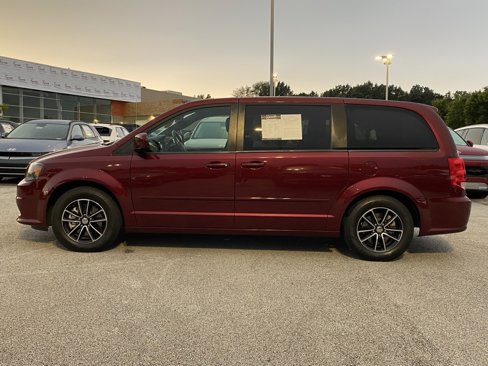 Used 2017 Dodge Grand Caravan SE image 4