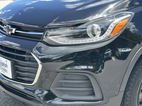 Certified 2022 Chevrolet Trax LT w/ Midnight Edition image 6