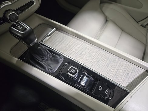 Used 2019 Volvo XC60 T6 Inscription w/ Protection Package Premier image 12