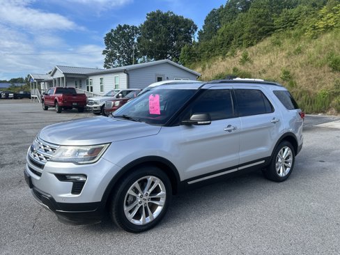 Used 2019 Ford Explorer XLT w/ Equipment Group 202A image 2