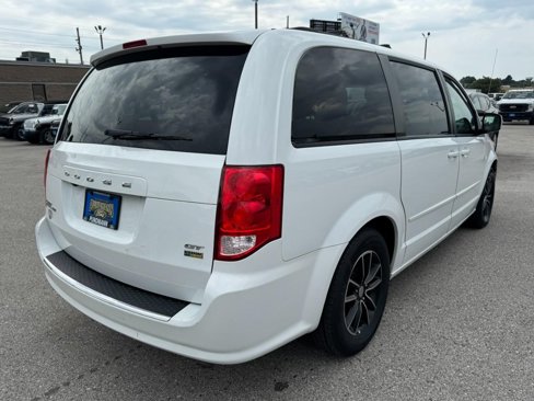 Used 2017 Dodge Grand Caravan GT image 3