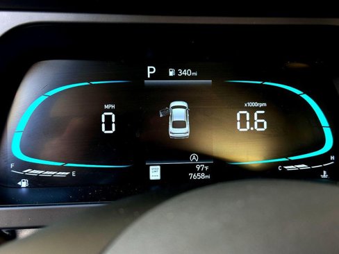 Used 2025 Hyundai Elantra SE image 17