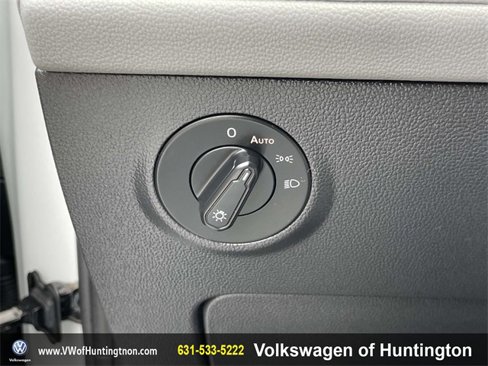 Used 2022 Volkswagen Taos SEL image 16