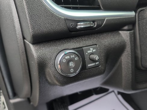 Used 2017 Chevrolet Traverse LT w/ Style and Technology Package image 17