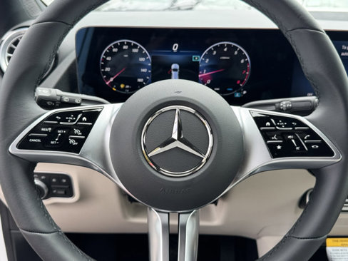 New 2025 Mercedes-Benz GLA 250 image 11