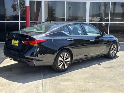 Used 2022 Nissan Altima 2.5 SV image 3