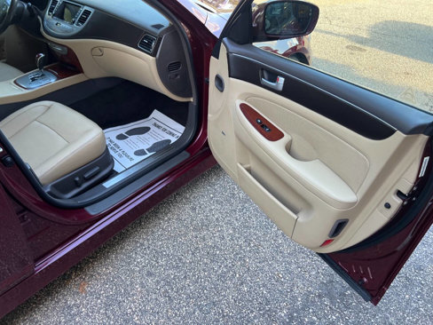 Used 2012 Hyundai Genesis 3.8 w/ Premium Pkg image 19