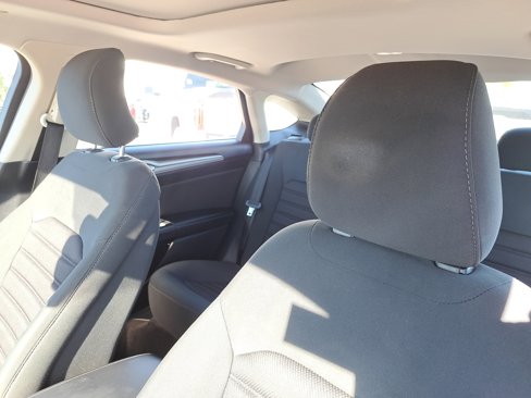 Used 2019 Ford Fusion SE image 16