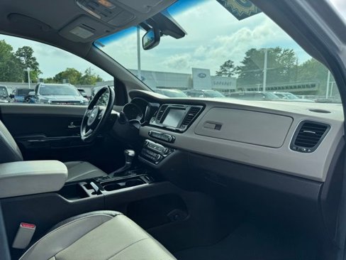 Used 2018 Kia Sedona SX Limited image 30