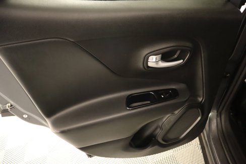 Used 2023 Jeep Renegade Latitude image 17