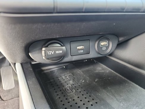 Used 2023 Hyundai Elantra Limited image 19