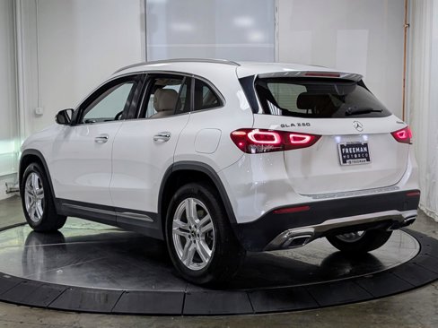 Used 2022 Mercedes-Benz GLA 250 4MATIC w/ Premium Package image 6