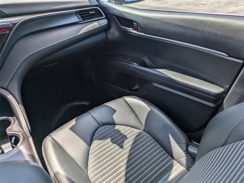 Used 2024 Toyota Camry SE image 14
