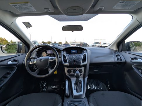 Used 2014 Ford Focus SE w/ SE Winter Package image 12