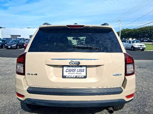 Used 2016 Jeep Compass Latitude image 12