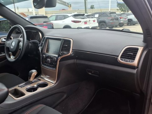 Used 2017 Jeep Grand Cherokee Laredo 75th Anniversary image 16