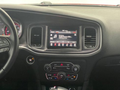 Used 2018 Dodge Charger SXT image 4