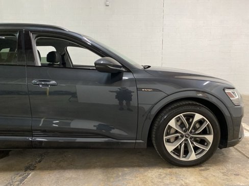 Used 2021 Audi e-tron Premium w/ Black Optic Package image 97