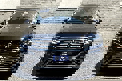 Certified 2022 Volkswagen Tiguan SE w/ Panoramic Sunroof Package image 2