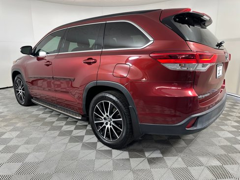 Used 2017 Toyota Highlander AWD V6 image 3